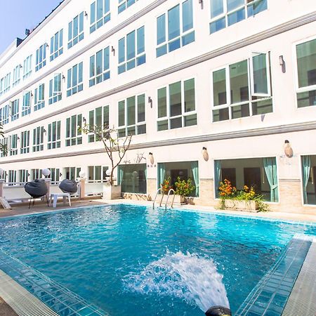 Sun Sky Resort Near Beach Jomtien Beach Exterior foto